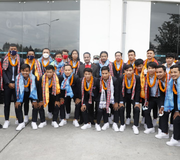 साफ उपविजेता बनेको नेपाली फुटबल टिमलाई खेलकुदमन्त्रीले गरे स्वागत
