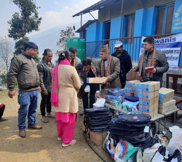 धादिङका विपन्न विद्यार्थीलाई किवानिस क्लबको खाद्यान्नलगायत विभिन्न सामग्री सहयोग