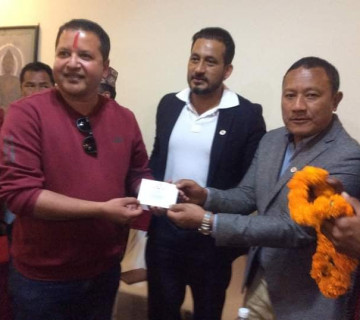 धुलिखेलमा एमालेबाट निर्वाचित वडाध्यक्ष कांग्रेस प्रवेश, गणेश लामाले गरे स्वागत