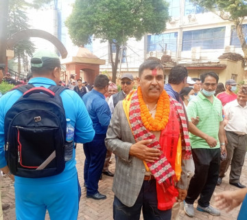 ललितपुर महानगरमा गठबन्धनका उपमेयर बज्राचार्यले दर्ता गरे उम्मेदवारी 