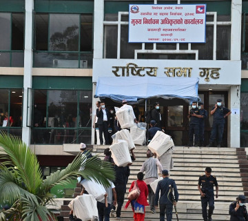 काठमाडौं महानगरमा मतपेटिका संकलन सुरु, सभागृह ल्याइँदै (फोटो फिचर) 