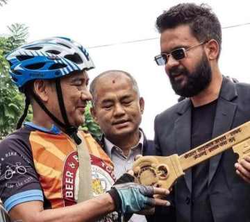 विश्व साइकलयात्री पुष्कर शाह काठमाडौं क्षेत्र नं. २ बाट चुनाव लड्ने