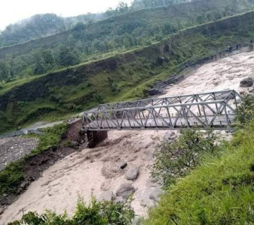 पोखरामा बाढीले पुलमा क्षति