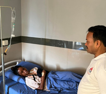 घाइते खेलाडीलाई भेट्न खेलकुदमन्त्री गहतराज पुगे अस्पताल 