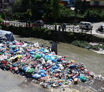 फोहाेर थुपार्ने थलो बने पुलका छेउ