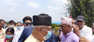 निर्वाचन क्षेत्र दौडाहामा निस्किए केपी ओली