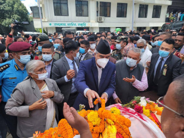 अन्त्येष्टिका लागि पार्टी कार्यालयबाट पशुपतितर्फ निकालियाे गिरिको शवयात्रा