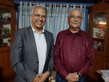 बालकोट पुगेका रवीन्द्र मिश्रलाई ओलीले दिए चुच्चे नक्सा अंकित सिक्का उपहार 