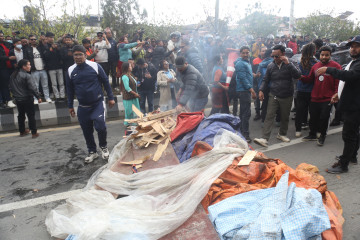 बबरमहलमा एमाले कार्यकर्ता र प्रहरीबीच झडप