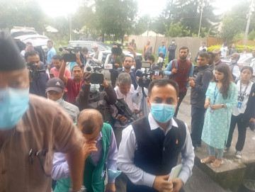 कांग्रेसको समानुपातिक बन्दसूची बोकेर महामन्त्री विश्वप्रकाश शर्मा आयोगमा 