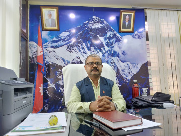 प्रदेश १ का मन्त्रीले कार्यकक्षबाट हटाए राष्ट्रपति र प्रधानमन्त्रीको तस्वीर 