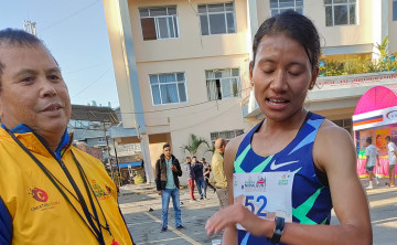 नेपालगञ्ज हाफ म्याराथनकाे उपाधि सन्ताेषी श्रेष्ठलाई