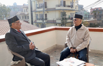 बालकाेट पुगेका प्रचण्डलाई ओलीले भने– पूर्वसहमति अनुसार राष्ट्रपति एमालेले पाउनुपर्छ