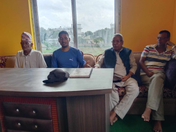 नाली अतिक्रमण गरी बनाएका संरचना भत्काउन आनाकानी गरेको भन्दै धनगढीमा स्थानीय आन्दोलित  