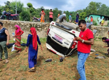 कर्णाली प्रदेश मामिला सभापति खड्का चढेको गाडी दुर्घटना 