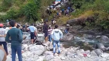 भारतको उत्तराखण्डमा बस दुर्घटना हुँदा कम्तीमा ३६ जनाको मृत्यु