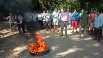 नदीजन्य पदार्थ उत्खनन गरेको भन्दै धनगढी उपमहानगर १७ का स्थानीय आन्दोलित
