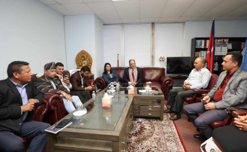 अमेरिकाबाट प्रधानमन्त्री प्रचण्डले भने– विदेशमा रहेका नेपालीलाई मतदानको व्यवस्था मिलाइने छ