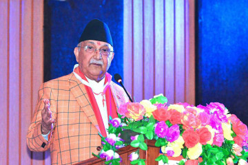 ढुंगा हान्ने कुरा होइन, बसेर छलफल गरौँ : ओली 