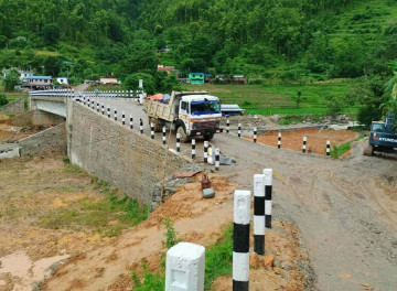 नुवाकोटको सुपारीखोल्चामा पुल निर्माणका क्रममा अनियमितता भएको स्थानीयको आरोप