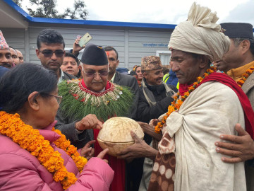 ओलीलाई भेटेर राउटे मुखियाले भने– जंगलमा बाँच्नै समस्या भयो, काठमाडौं गएर सहयोग गर्नुहोला 