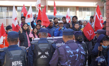 आजपाले माग्यो अर्थमन्त्री महतको राजीनामा 
