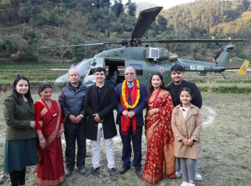 प्रचण्ड सेनाको हेलिकप्टर लिएर नातिनी ज्वाइँ भेट्न गएको तस्वीर भाइरल