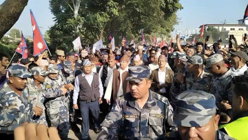 एक किलोमिटर हिँडेर कार्यक्रमस्थल पुगे ज्ञानेन्द्र