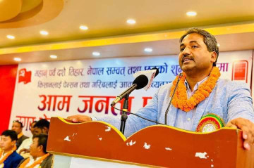 अन्तरिम सरकार गठनकाे माग पूरा गराउन अर्धसैनिक दस्ता बनाउँदै प्रभु साह 