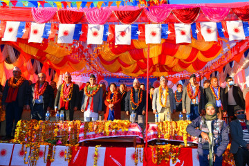 अछामबाट १५४ किलोमिटरको यात्रा गरी दैलेख पुग्दै एमालेको मध्यपहाडी अभियान 