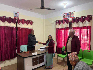 एमाले कर्णालीको विवाद मिल्यो, खड्काले लिइन् उपसचिवको शपथ 