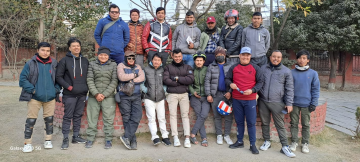 पठाओ- इन्ड्राइभ राइडरहरू संगठित , संस्थाको तदर्थ समितिमा काे छन् ?
