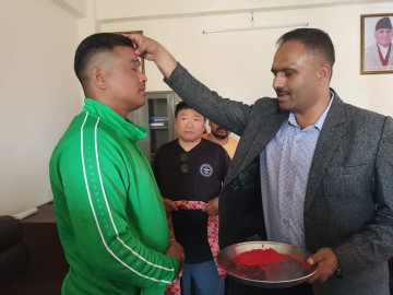 पालिका अध्यक्षकाे कार्यकक्षमा सांसदले एमाले कार्यकर्तालाई माओवादीमा प्रवेश गराएपछि...