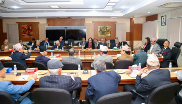 परराष्ट्रमन्त्री श्रेष्ठले गरे पूर्वराजदूतहरूसँग छलफल