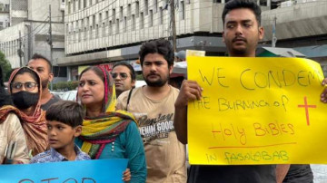 पाकिस्तानमा चर्चमाथि आक्रमणपछि ईसाई समुदायको प्रदर्शन 