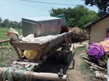 पानी राेकिएसँगै कैलाली–कञ्चनपुरका बाढीपीडित घर फर्किन थाले, खाद्यान्न भिजेकाले खानाकाे समस्या