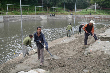 छठका लागि बागमती सजाइँदै (तस्वीरहरू)