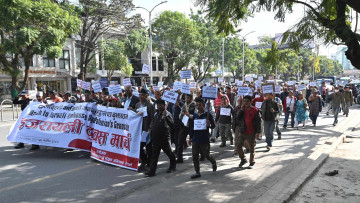 गाजामा नरसंहार राेक्न माग गर्दै काठमाडाैंमा प्रदर्शन (तस्वीरहरू)