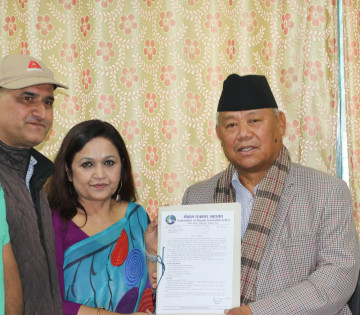 निजी सञ्चारमाध्यमलाई सरकारी विज्ञापन नदिने निर्णयप्रति भीष्मराज आङ्देम्बेको आपत्ति