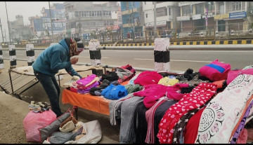 फुटपाथ व्यवसायीका कारण कुरुप बन्दै जितपुर