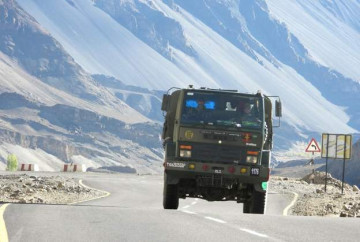 लद्दाखमा भारतीय सेनाको गाडी दुर्घटना, नौ जनाको मृत्यु