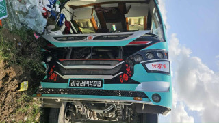 धनगढीमा बस दुर्घटना, सात जना घाइते 