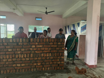 इटहरी प्रहरीको सेवा रंगशालास्थित अस्थायी संरचनाबाट दिइने 