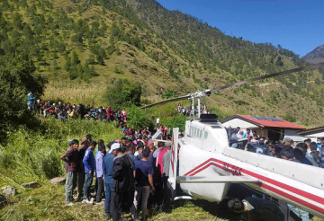 हुम्लामा जिप दुर्घटना हुँदा तीन जनाकाे मृत्यु, घाइतेको हेलिकोप्टरबाट उद्धार