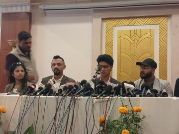 पार्टी घोषणाका लागि मिराज ढुंगानाले आयोजना गरेको पत्रकार सम्मेलनमा हल्ला मच्चियो (भिडियोसहित)