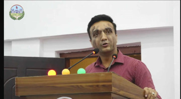 माओवादी सांसदले आफ्नै अनुहारमा मोसो दलेपछि...