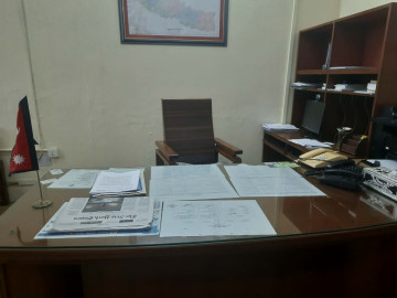 कार्यकक्ष खाली गरेर कहाँ गए निर्वाचन आयोगका कर्मचारी ? 