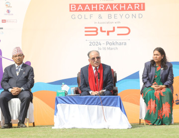 व्यवसायी त्रसित हुनुपर्दैन, ढुक्क भएर लगानी गर्दा हुन्छ : प्रधानमन्त्री प्रचण्ड