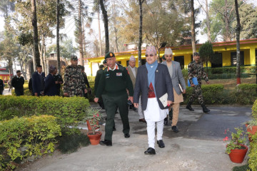 सेनाको यान्त्रिक सेवा महानिर्देशनालयमा रक्षामन्त्रीकाे निरीक्षण