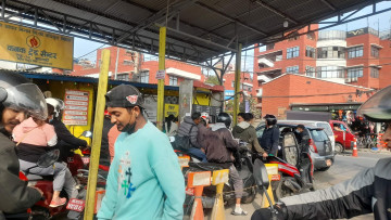 आयल निगमले भन्यो- पेट्रोलको आपूर्तिमा समस्या छैन, अनावश्‍यक भण्डारण नगर्नू